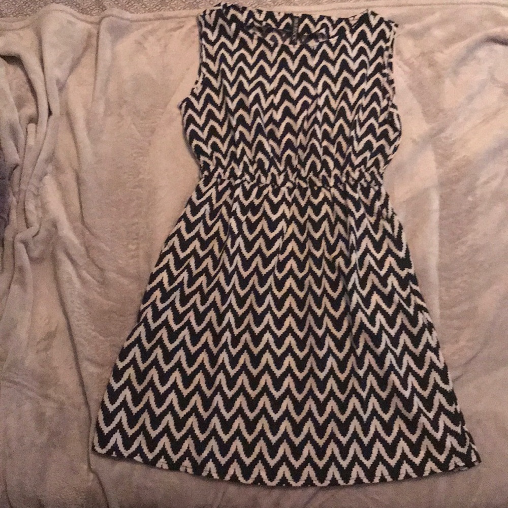 Sleeves dress with pockets